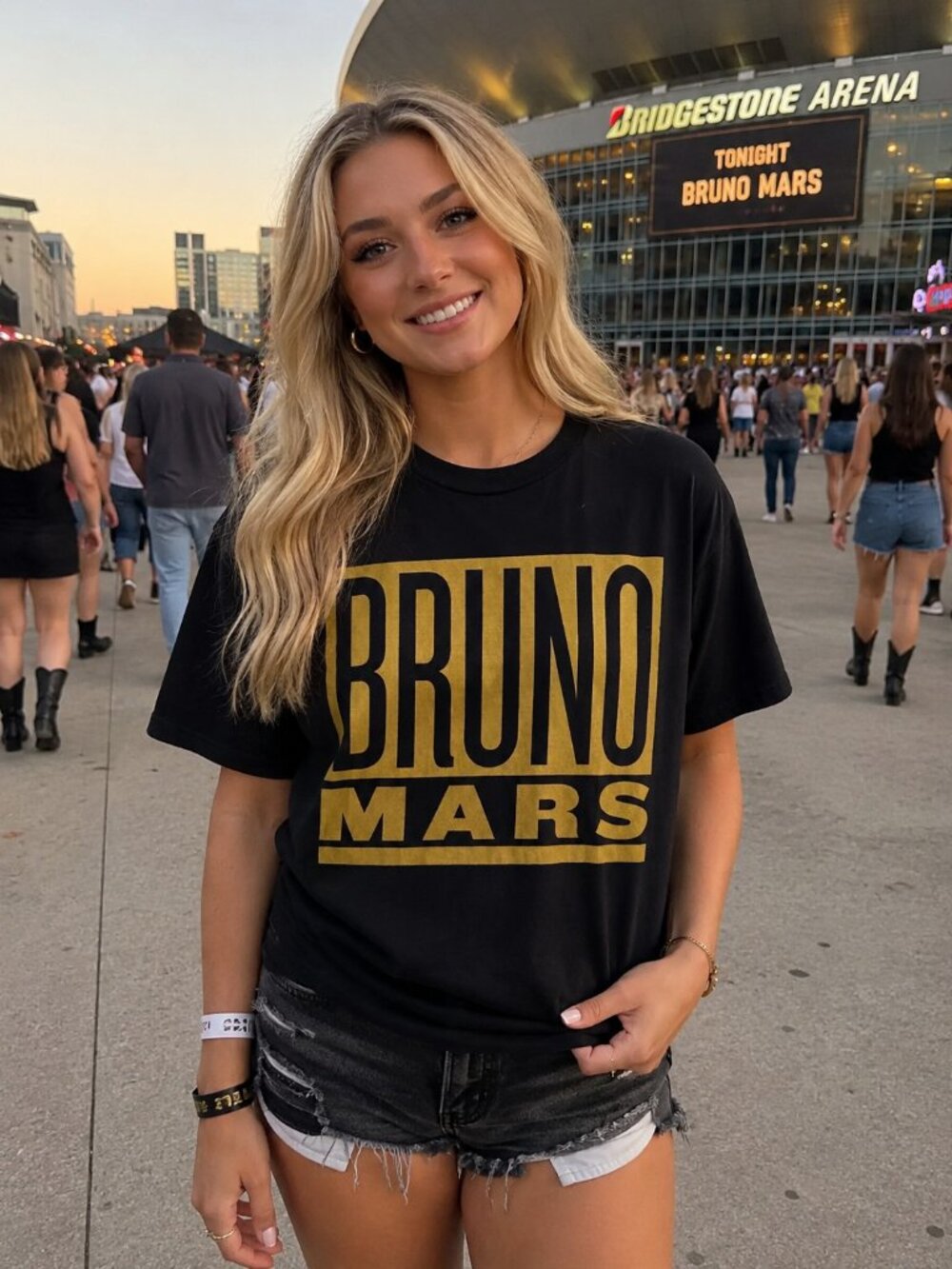 Ladies Bruno Mars Band TShirt - MEDIUM